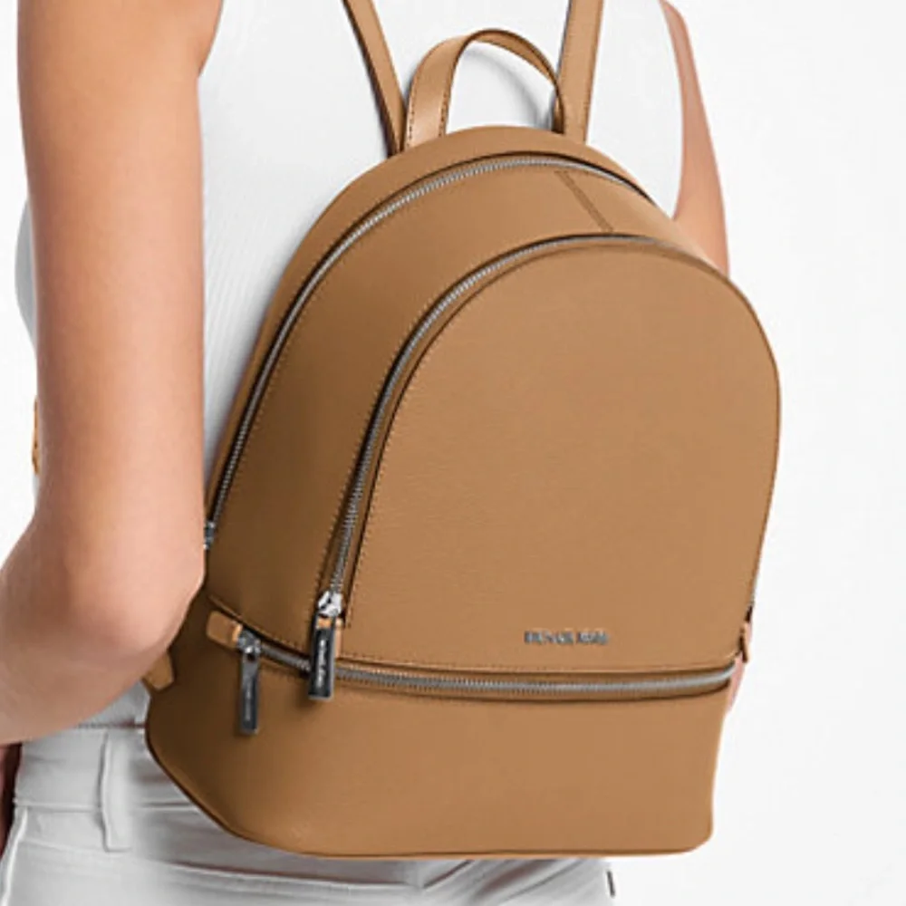 MICHAEL KORS Rhea Medium Pebbled Leather Zip Backpack
PEANUT
NWT MK - Picture 1 of 16